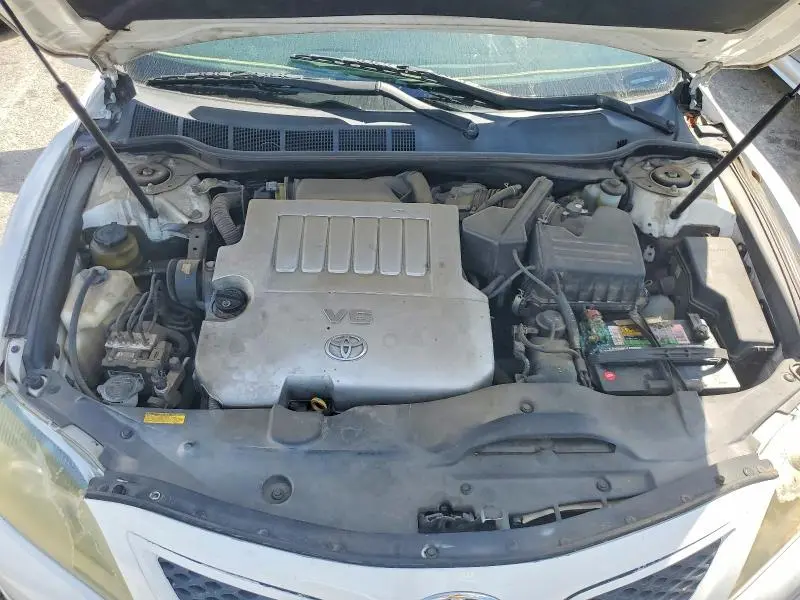 2010 TOYOTA CAMRY SE V6  