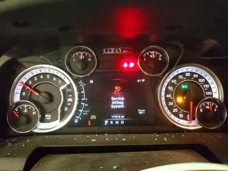 2016 RAM 1500 SLT  