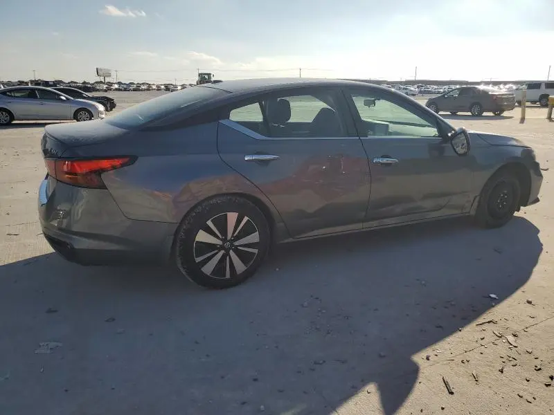 2022 NISSAN ALTIMA SV  