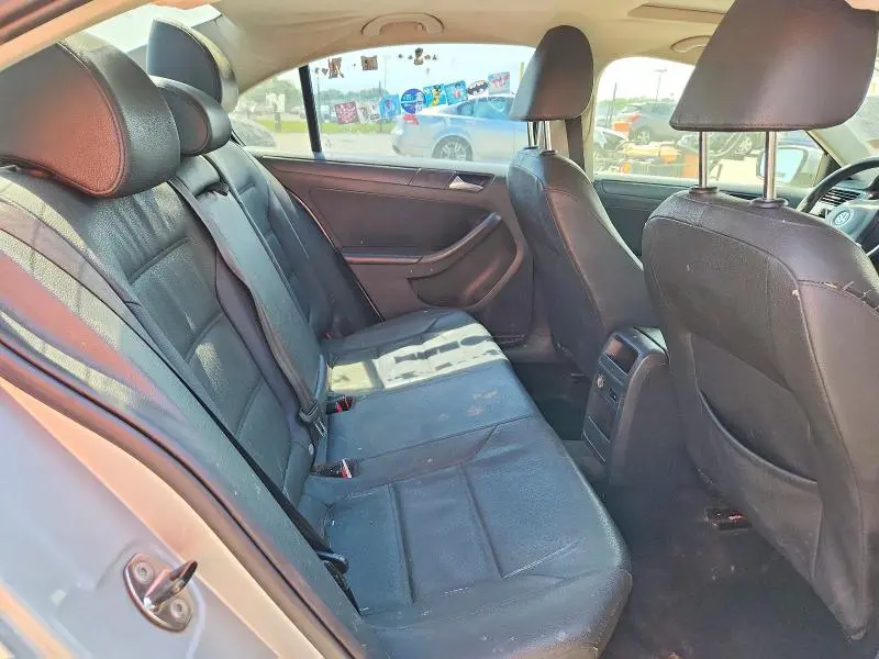 2011 VOLKSWAGEN JETTA SE  