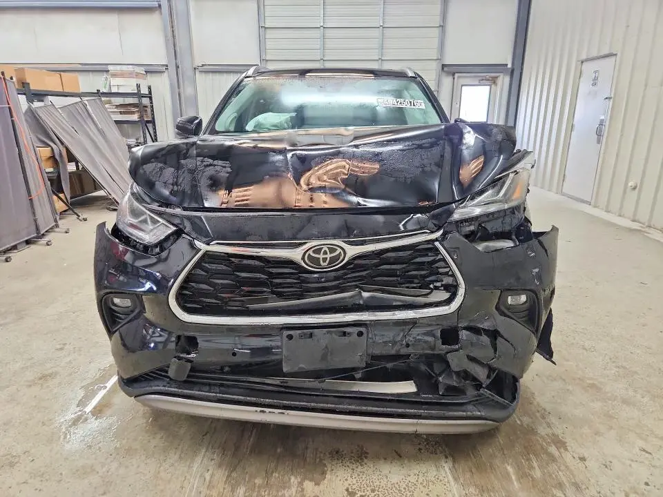 2022 TOYOTA HIGHLANDER PLATINUM  