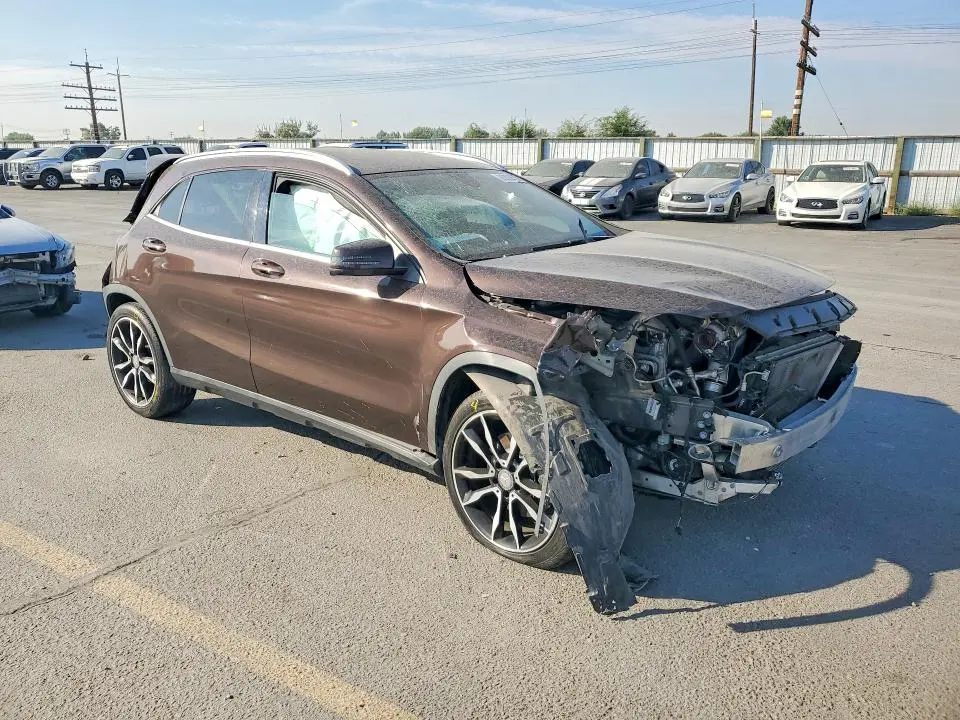 2015 MERCEDES-BENZ GLA   