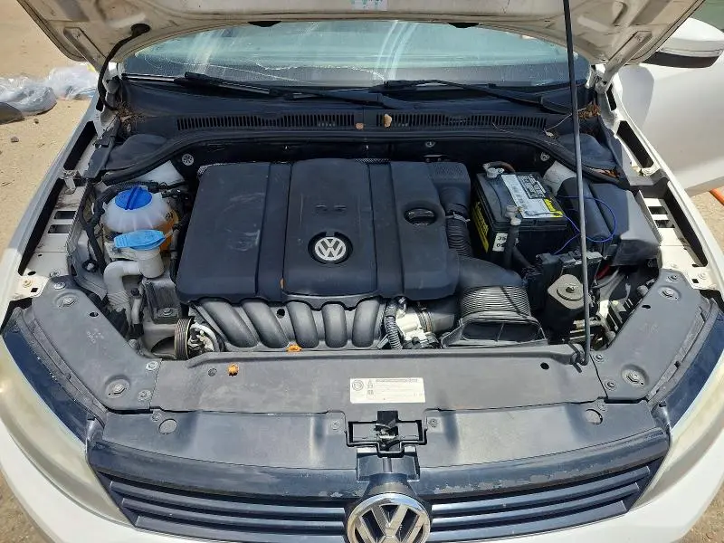 2011 VOLKSWAGEN JETTA SE  