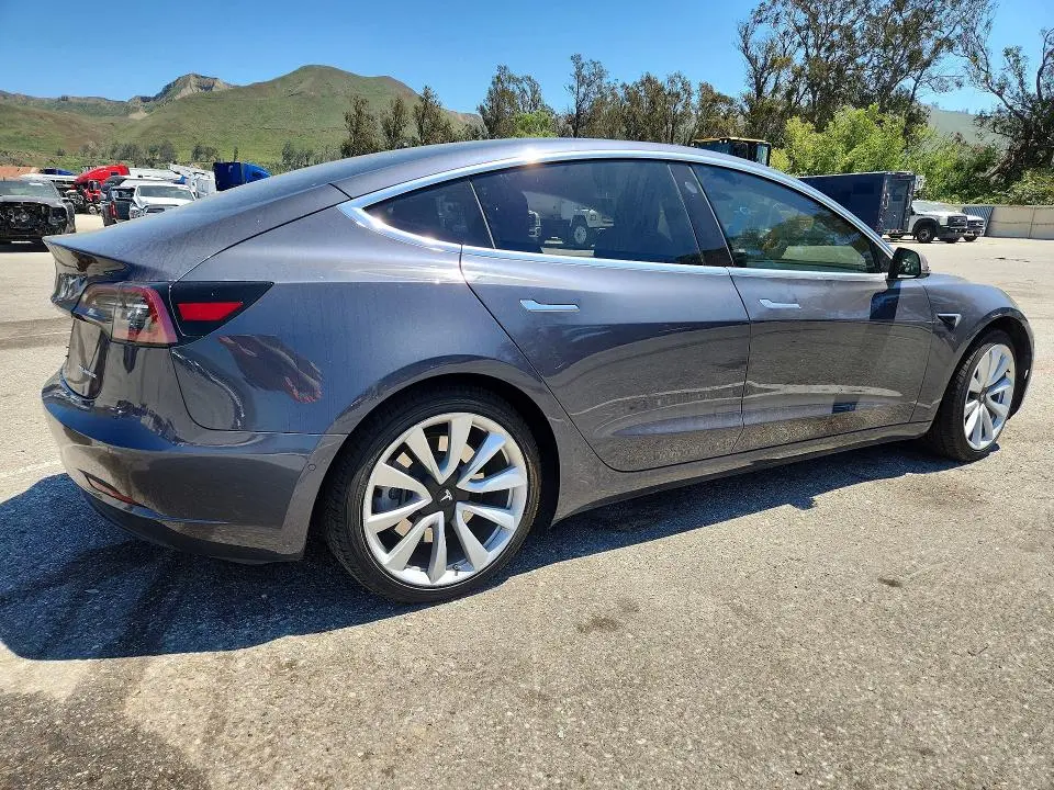 2018 TESLA MODEL 3   