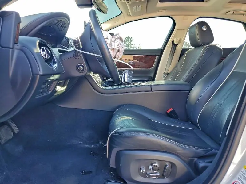 2019 JAGUAR XJ R - SPORT  