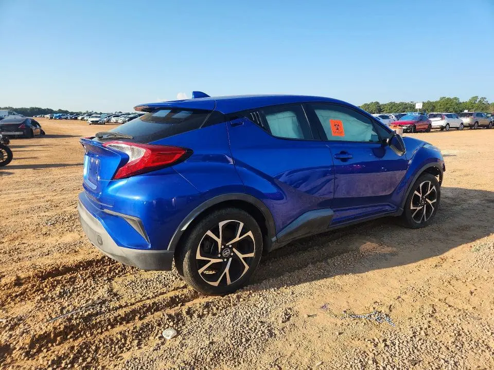 2019 TOYOTA C-HR XLE  