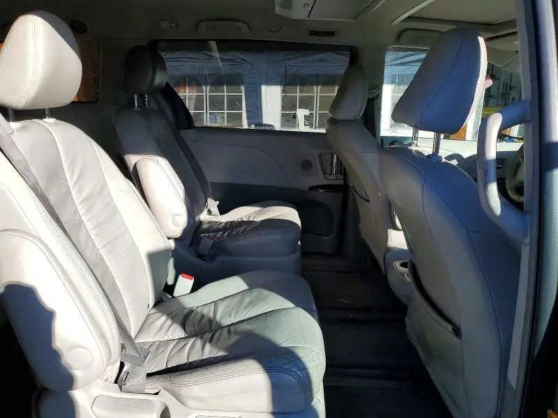 2011 TOYOTA SIENNA XLE  