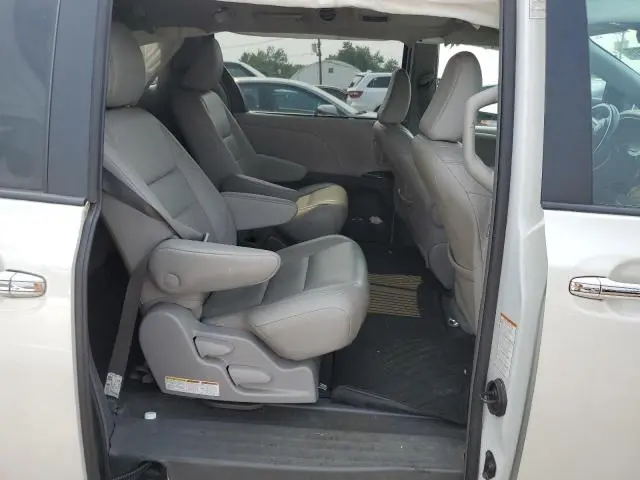 2018 TOYOTA SIENNA XLE  
