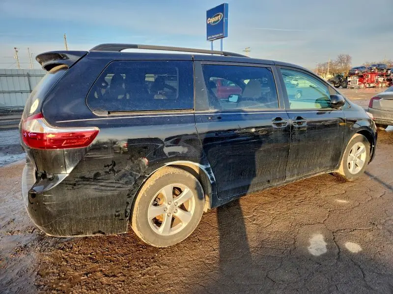 2017 TOYOTA SIENNA LE  