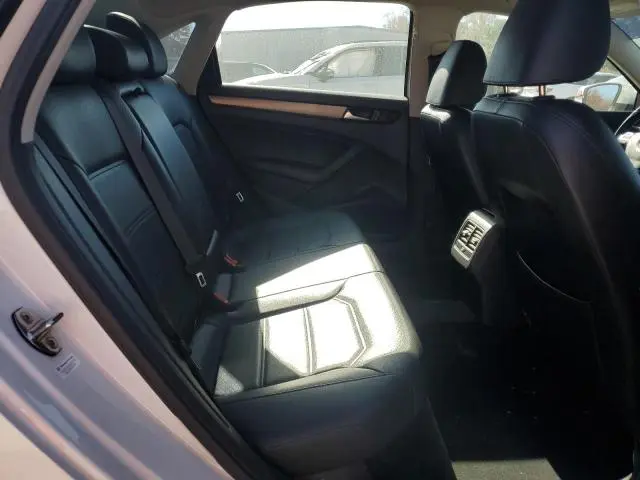 2015 VOLKSWAGEN PASSAT SE  