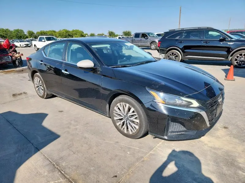 2023 NISSAN ALTIMA SV  