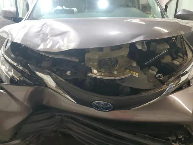 2021 TOYOTA SIENNA LE  