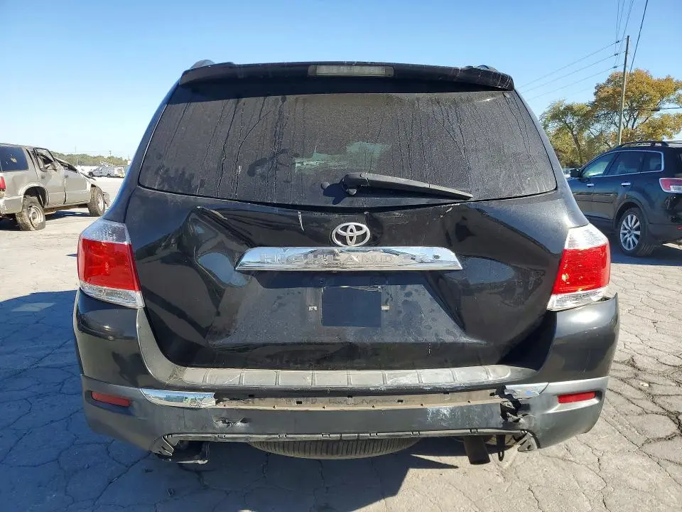 2012 TOYOTA HIGHLANDER SE  