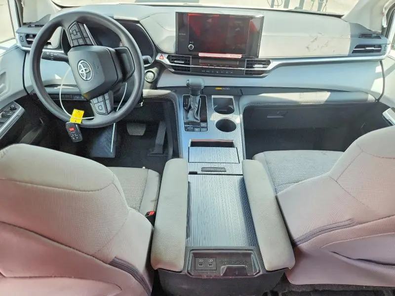 2026 TOYOTA SIENNA LE  