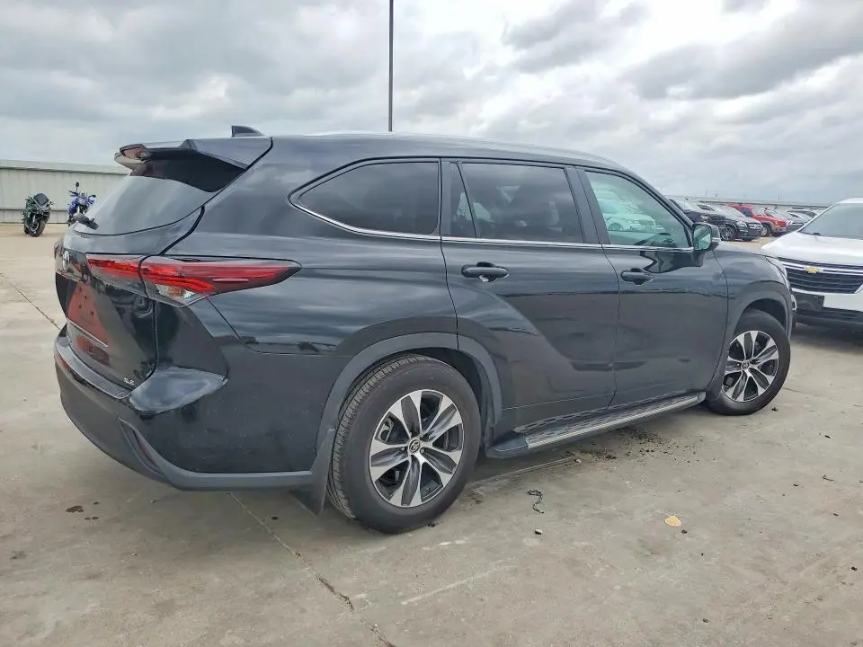 2025 TOYOTA HIGHLANDER XLE  