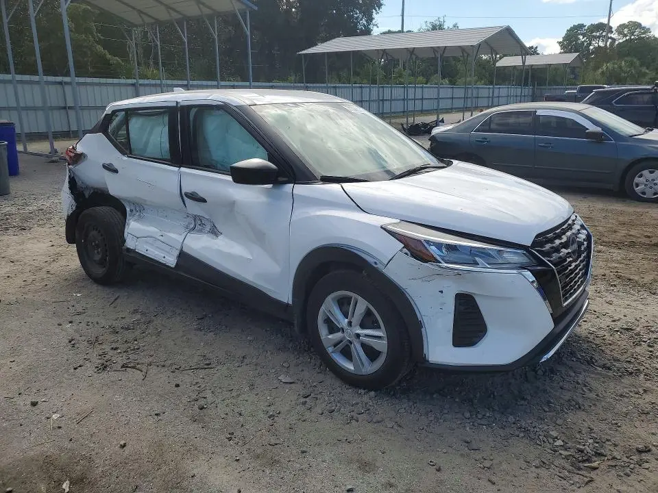 2024 NISSAN KICKS S  