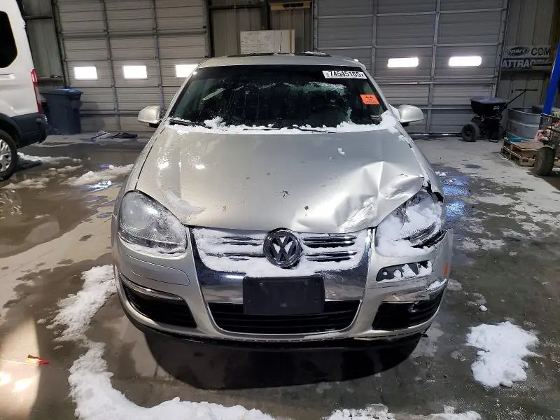 2010 VOLKSWAGEN JETTA SE  