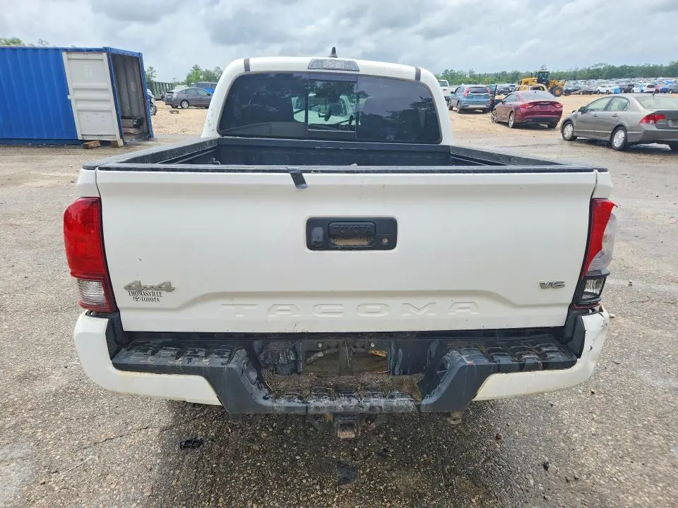 2022 TOYOTA TACOMA SR5 V6  