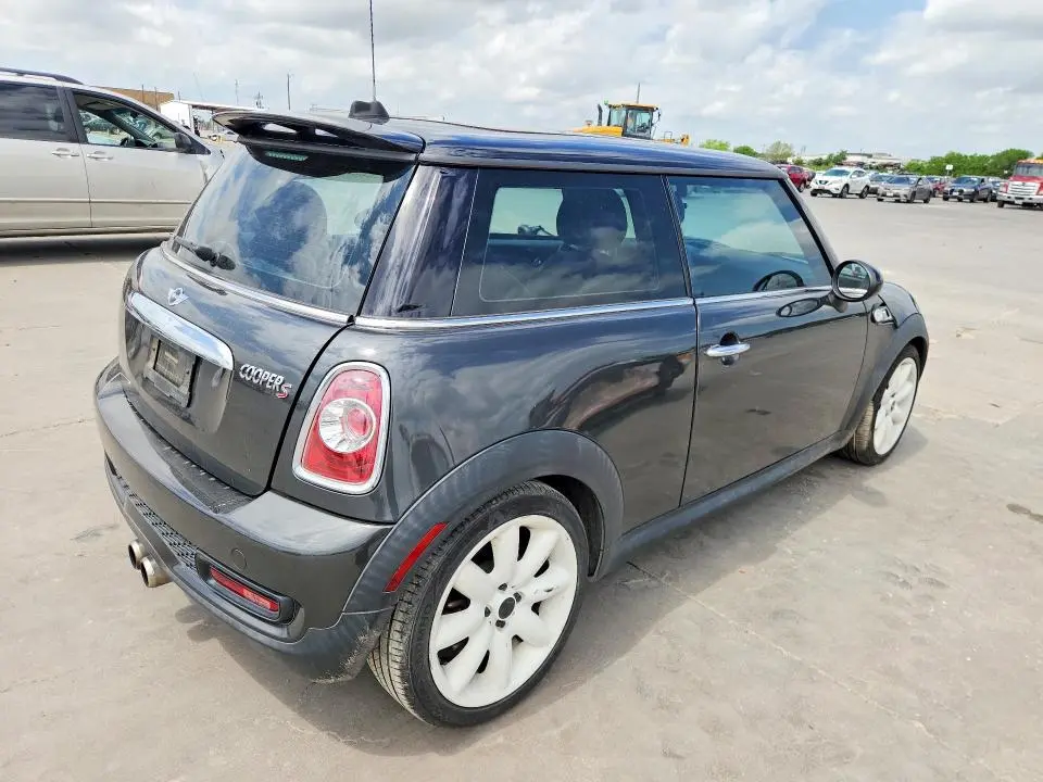 2011 MINI COOPER S  