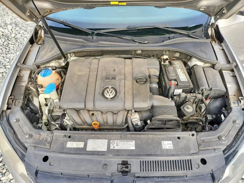 2013 VOLKSWAGEN PASSAT S  