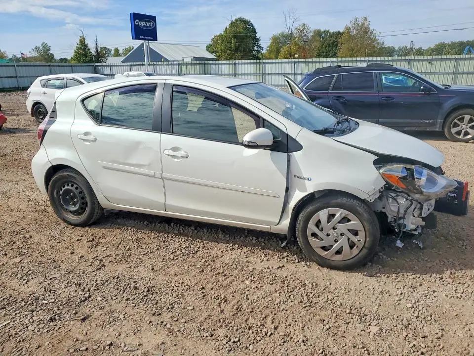 2016 TOYOTA PRIUS C TWO  