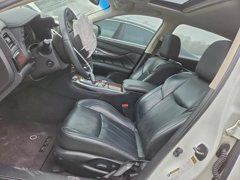 2016 INFINITI Q70L 3.7  