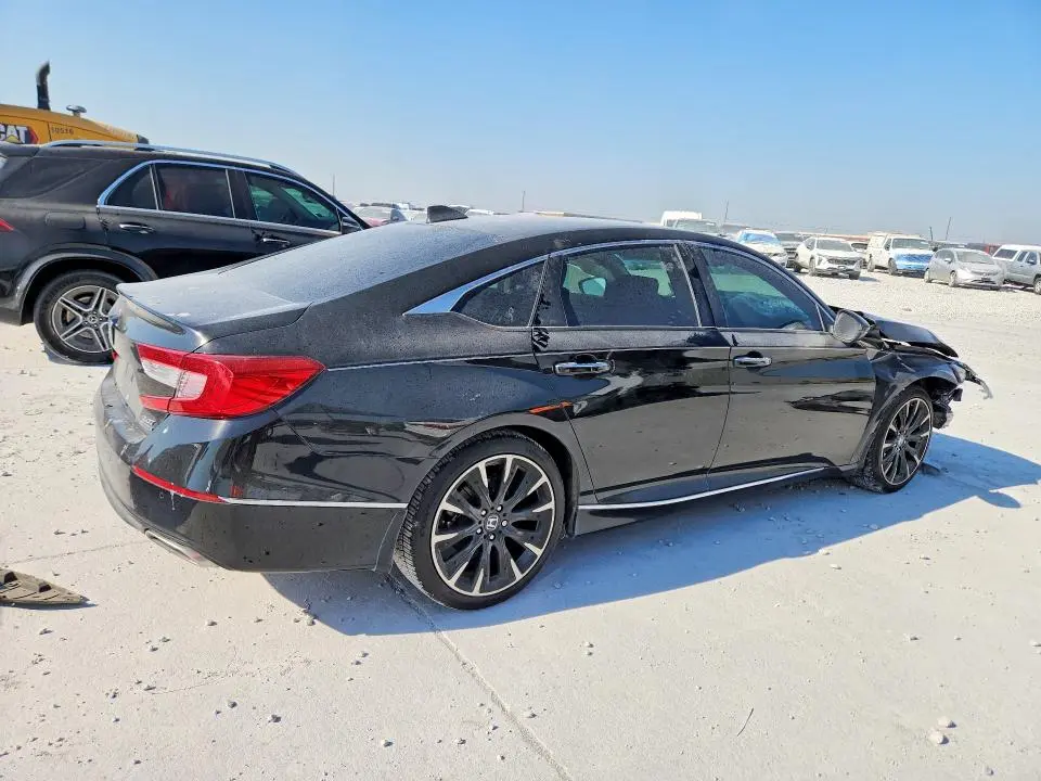 2019 HONDA ACCORD TOURING  