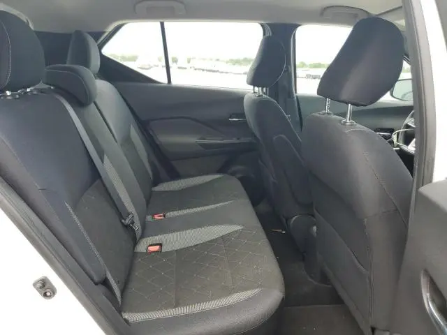 2018 NISSAN KICKS S  