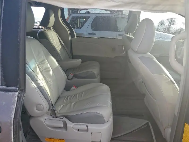 2011 TOYOTA SIENNA XLE  
