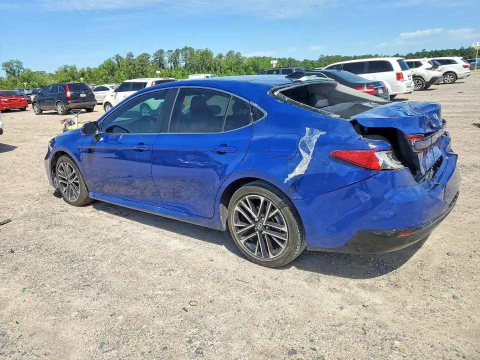 2025 TOYOTA CAMRY XLE  