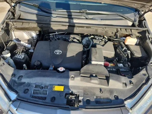 2018 TOYOTA HIGHLANDER SE  