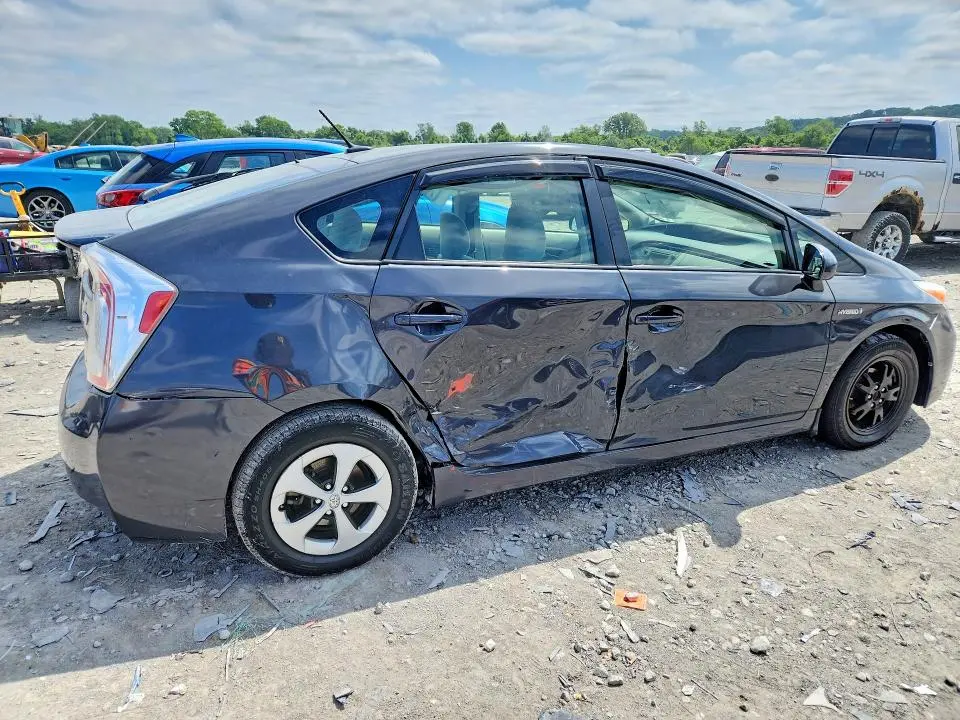 2015 TOYOTA PRIUS THREE  