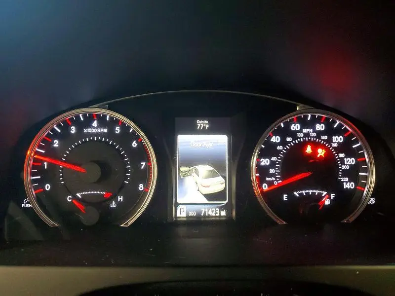 2017 TOYOTA CAMRY SE  