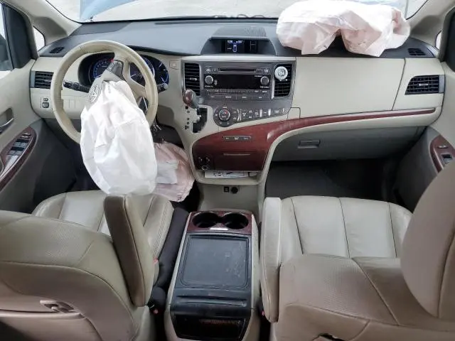 2013 TOYOTA SIENNA XLE  