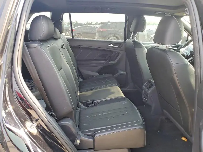 2022 VOLKSWAGEN TIGUAN SE R-LINE BLACK  