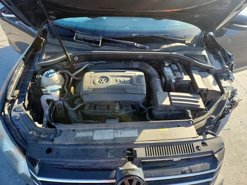 2015 VOLKSWAGEN PASSAT SE  