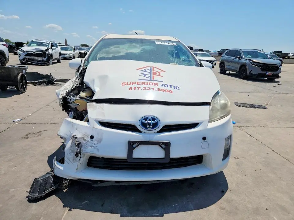 2010 TOYOTA PRIUS III  