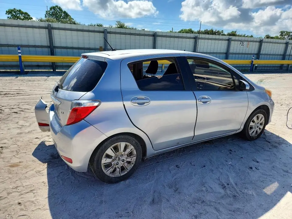 2012 TOYOTA YARIS 5-DOOR LE  