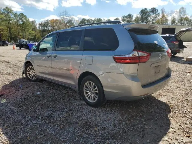 2017 TOYOTA SIENNA XLE  