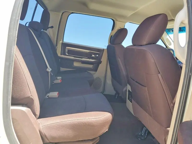 2016 RAM 1500 SLT  