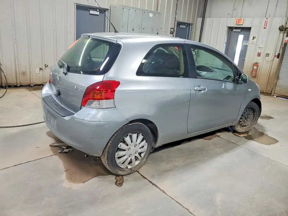 2010 TOYOTA YARIS BASE  