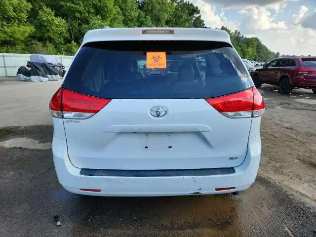 2013 TOYOTA SIENNA XLE  