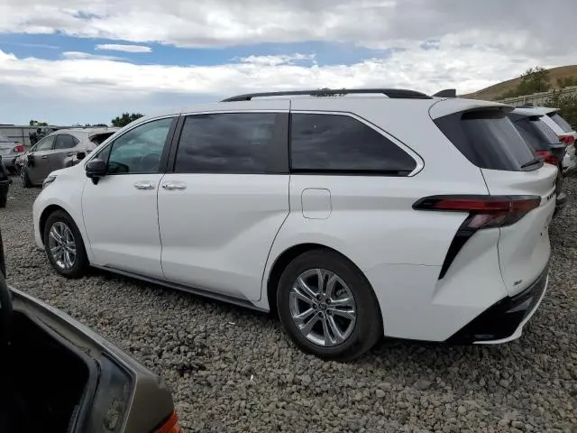 2022 TOYOTA SIENNA XSE  