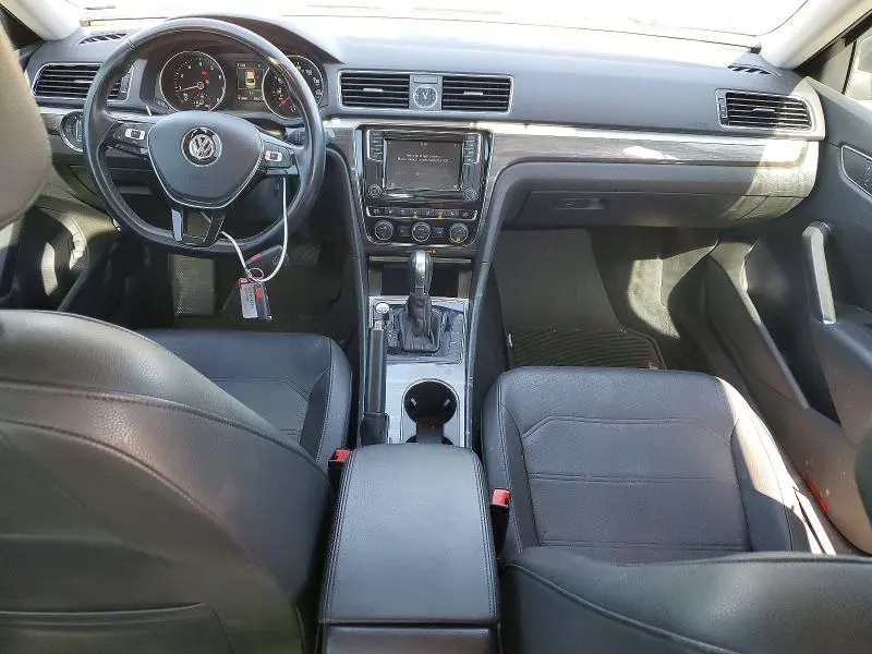 2017 VOLKSWAGEN PASSAT SE  
