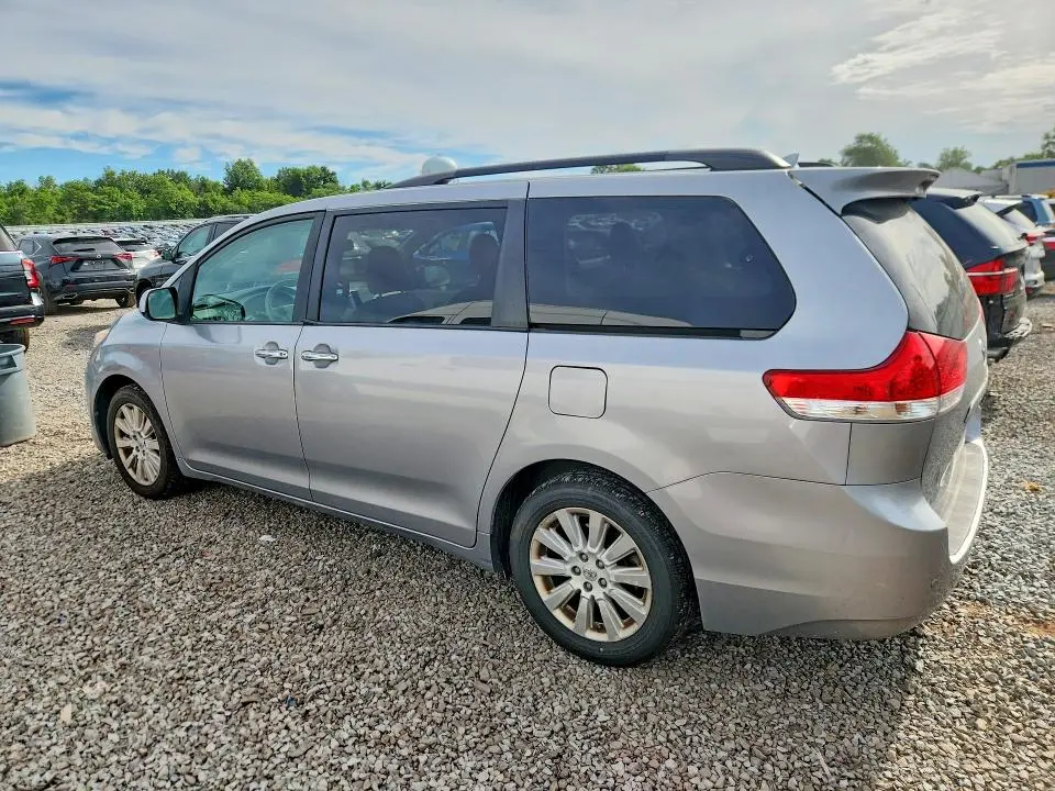 2013 TOYOTA SIENNA XLE 7-PASSENGER  