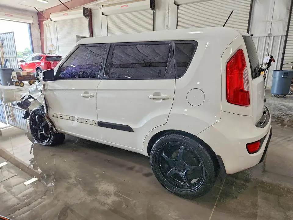 2013 KIA SOUL +  