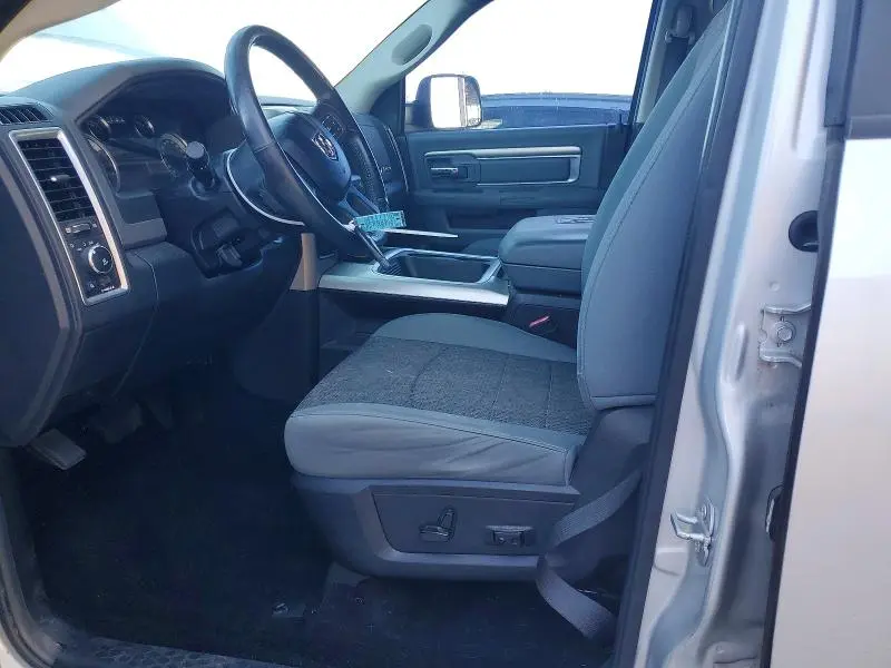 2016 RAM 1500 SLT  