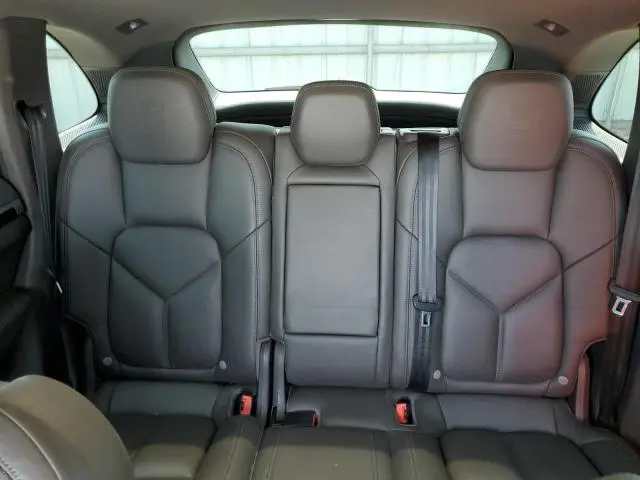 2017 PORSCHE CAYENNE   