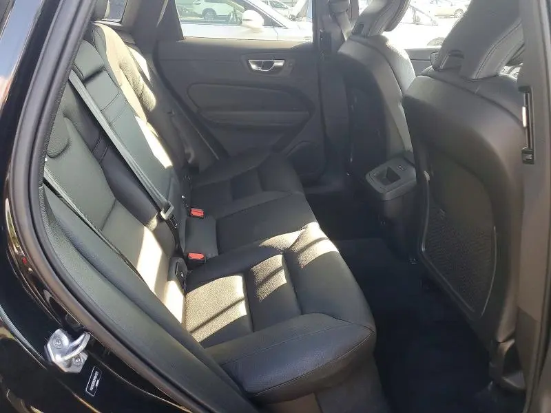 2021 VOLVO XC60 T5 MOMENTUM  