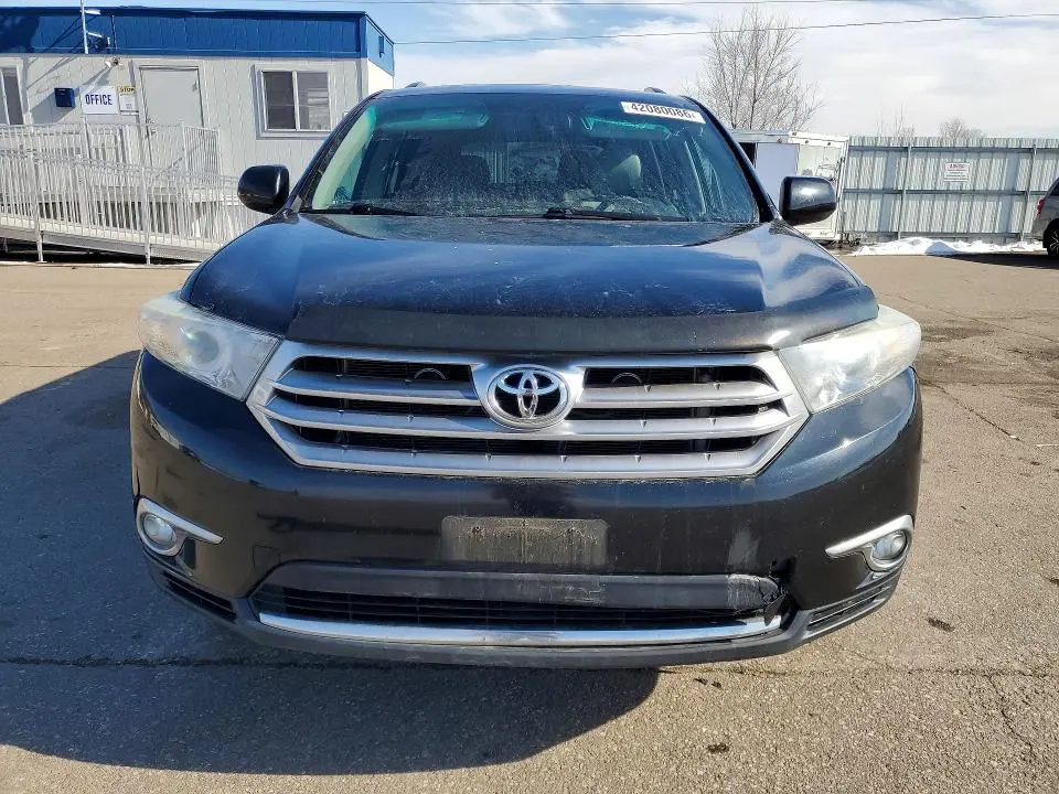 2011 TOYOTA HIGHLANDER SE  